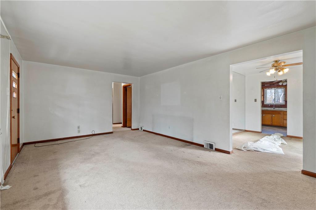 461 Eicher Road Pittsburgh, PA 15237 - Photo 9 of 28 an empty room with closet area