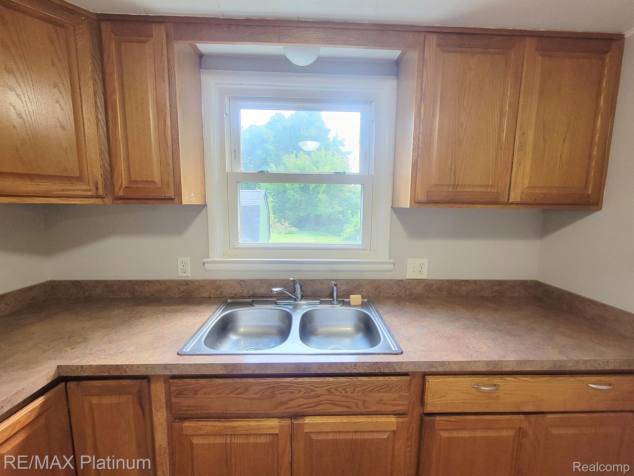 8210 Hyne Road Brighton, MI 48114 - Photo 4 of 17 Gallery Image 4
