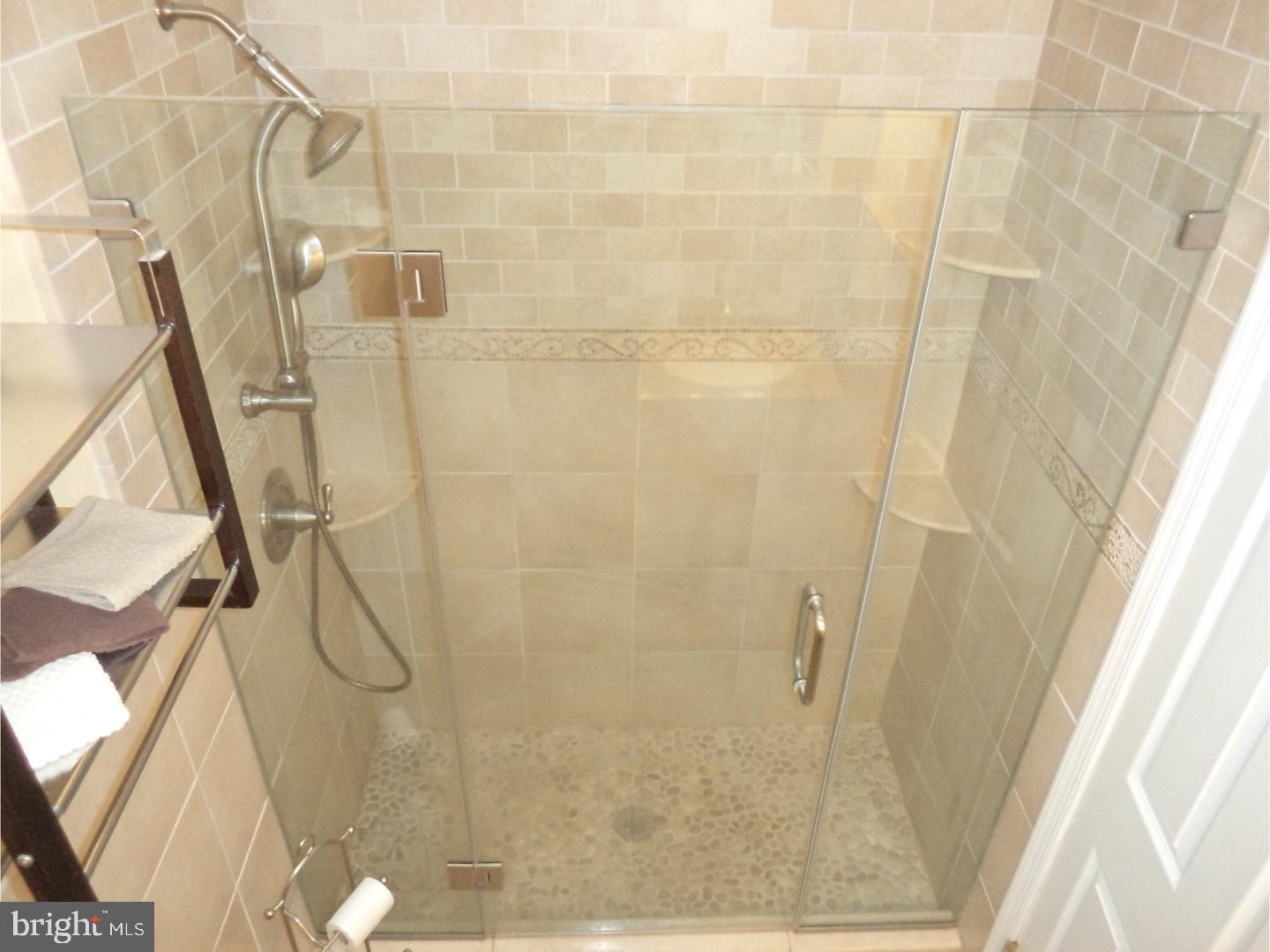 11819 Millbrook Road Philadelphia, PA 19154 - Photo 18 of 25 Bathroom