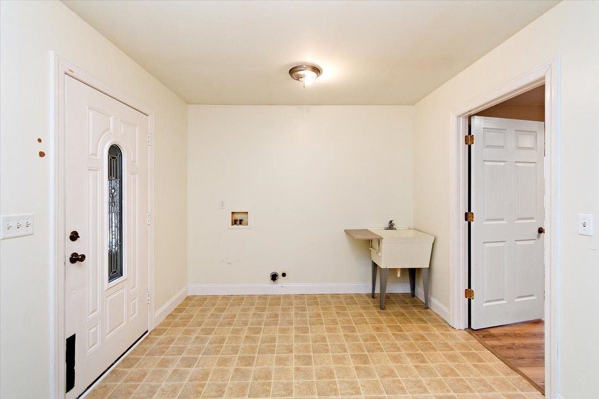 183 Gilliam Lane Tullahoma, TN 37388 - Photo 11 of 28 a bathroom with a sink and a toilet