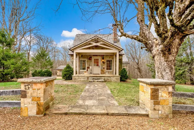 $1,100,000 | 15 Oklahoma Avenue, Sewanee, TN 37375