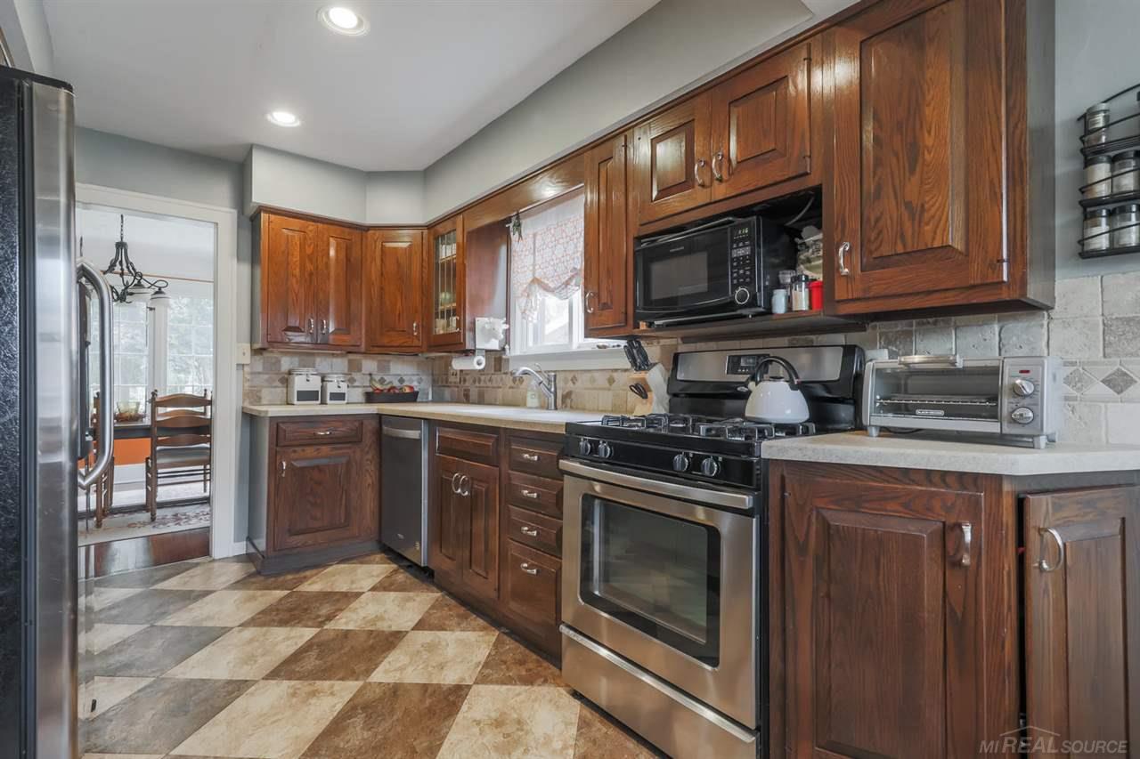 932 Lincoln Road Grosse Pointe, MI 48230 - Photo 13 of 40 31363857-12.JPG