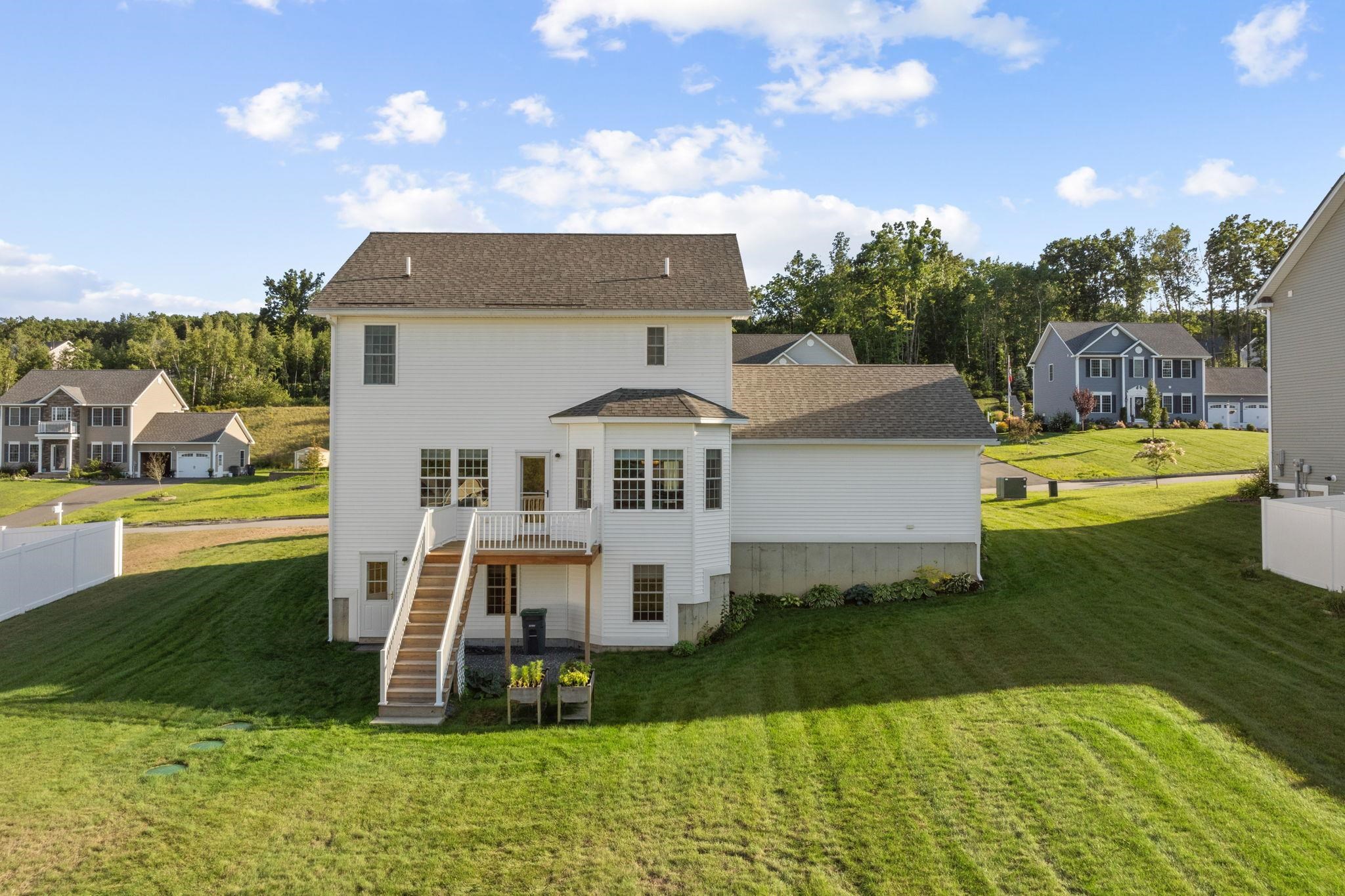 172 Brookview Drive Hooksett, NH 03106 - Photo 2 of 40