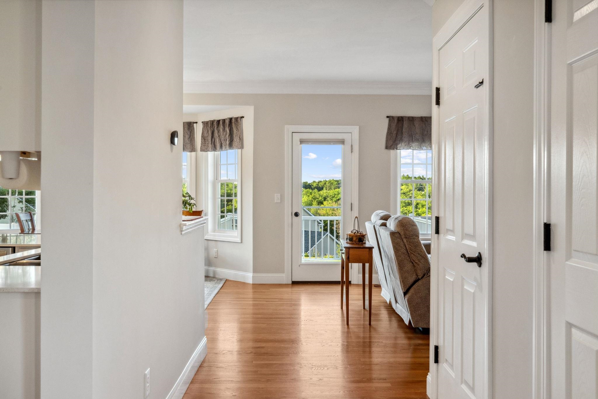 172 Brookview Drive Hooksett, NH 03106 - Photo 3 of 40