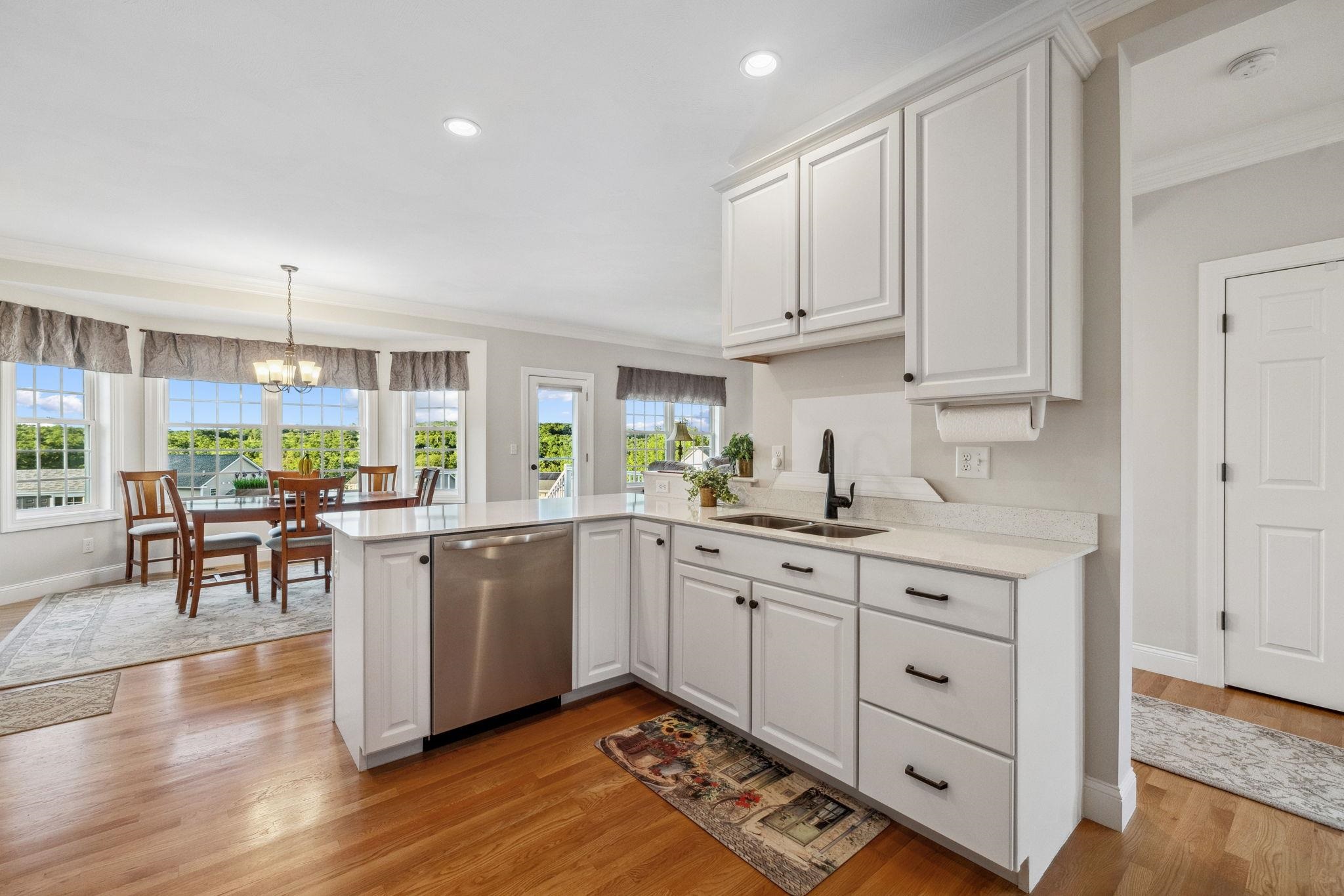 172 Brookview Drive Hooksett, NH 03106 - Photo 6 of 40