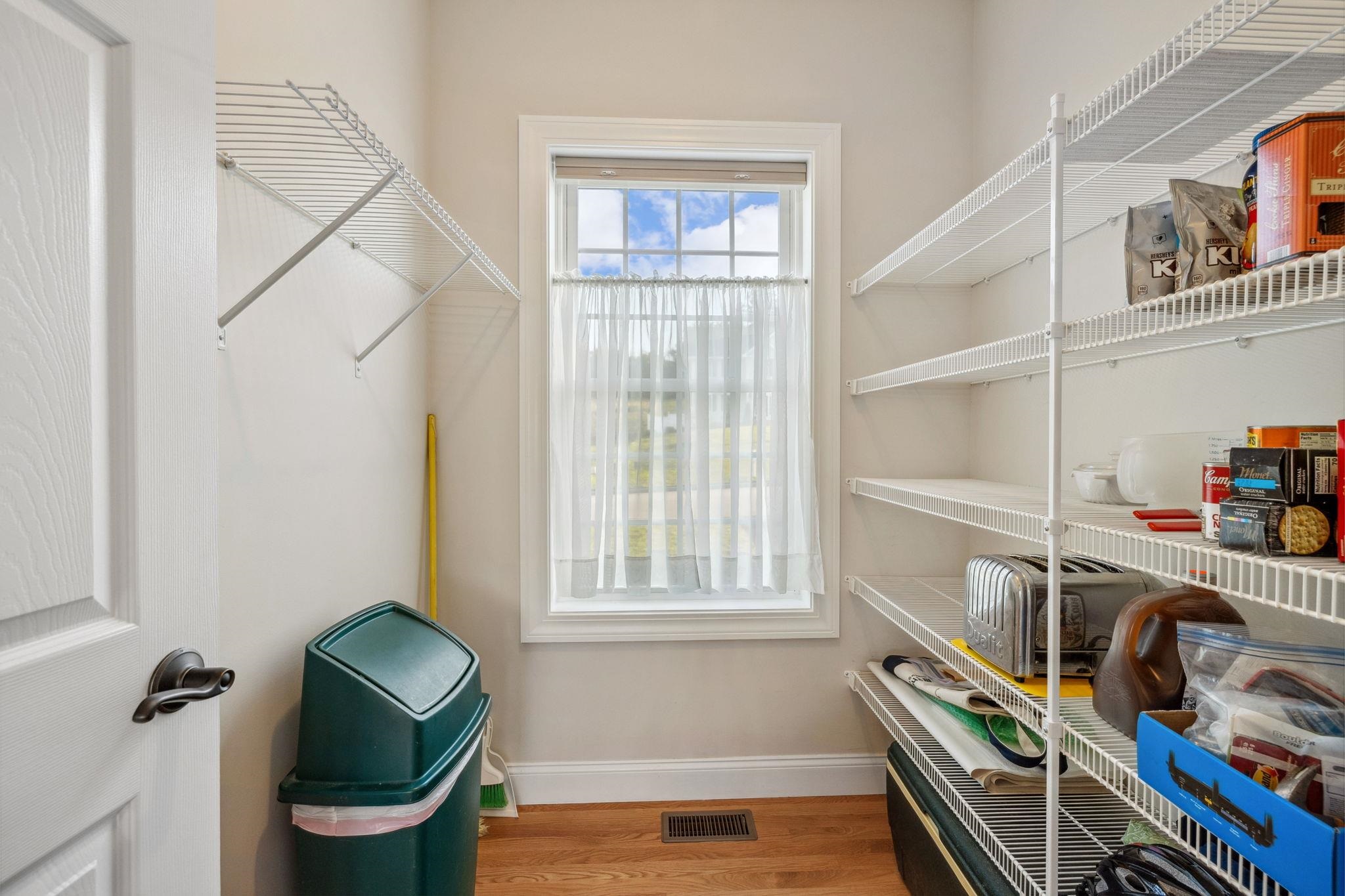 172 Brookview Drive Hooksett, NH 03106 - Photo 8 of 40