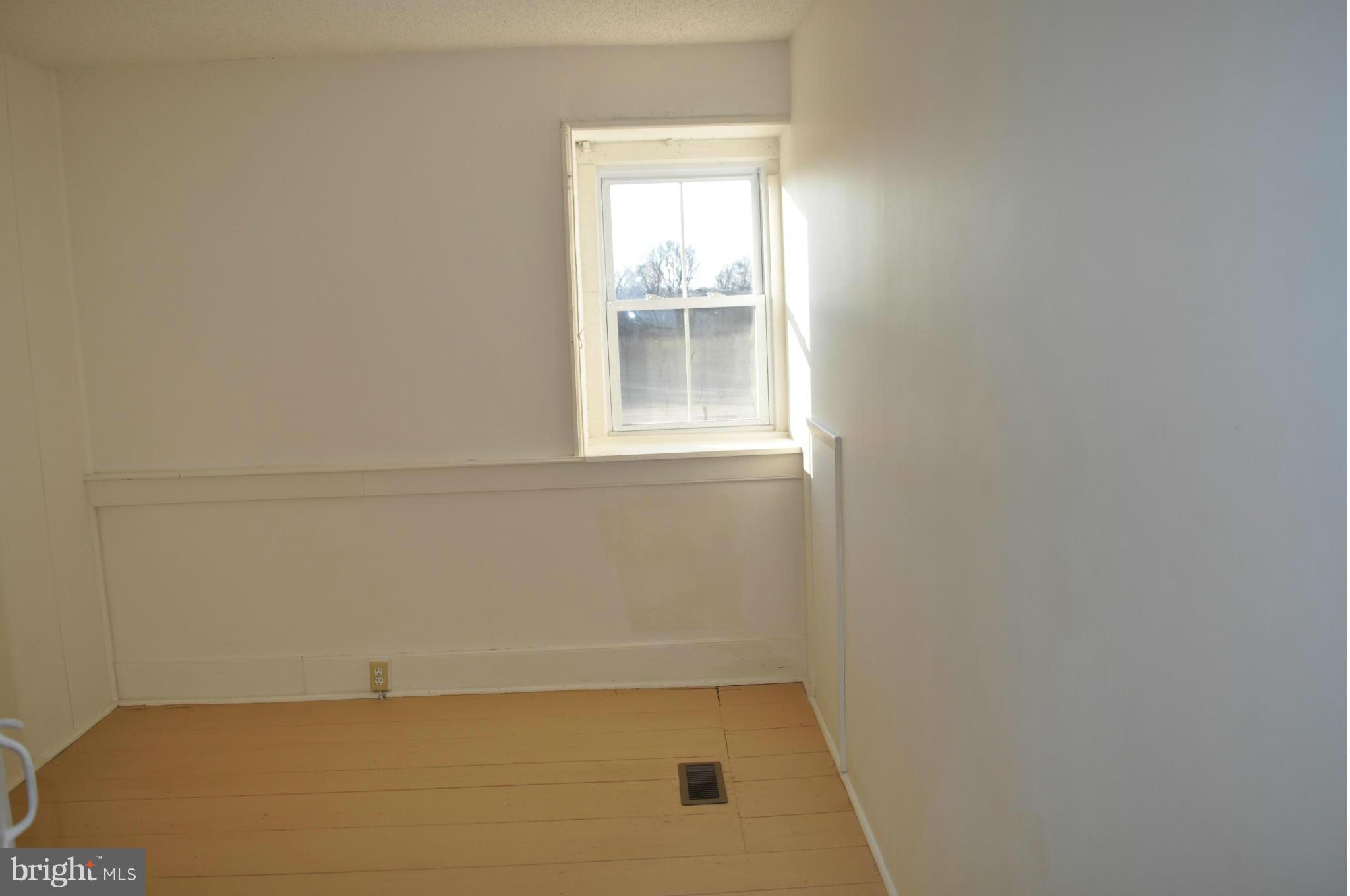 7234 Tommytown Road Sharpsburg, MD 21782 - Photo 22 of 31 2nd flr BR pic from previous listing