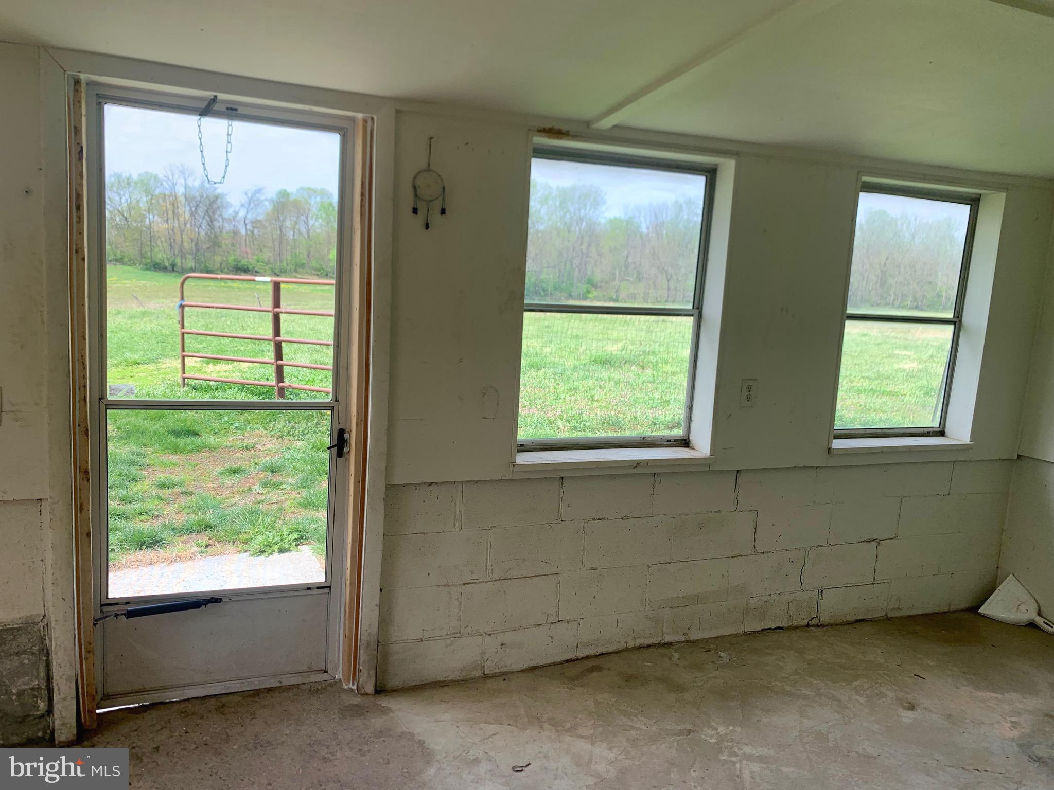 7234 Tommytown Road Sharpsburg, MD 21782 - Photo 25 of 31 enclosed porch /mud/room.