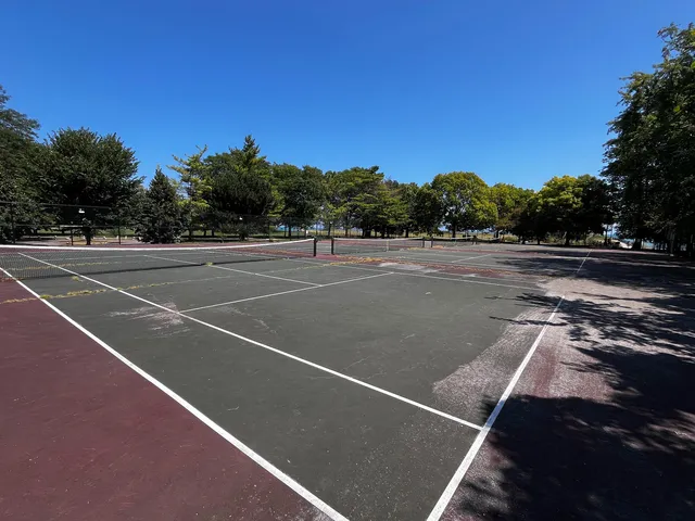 a view of a tennis court