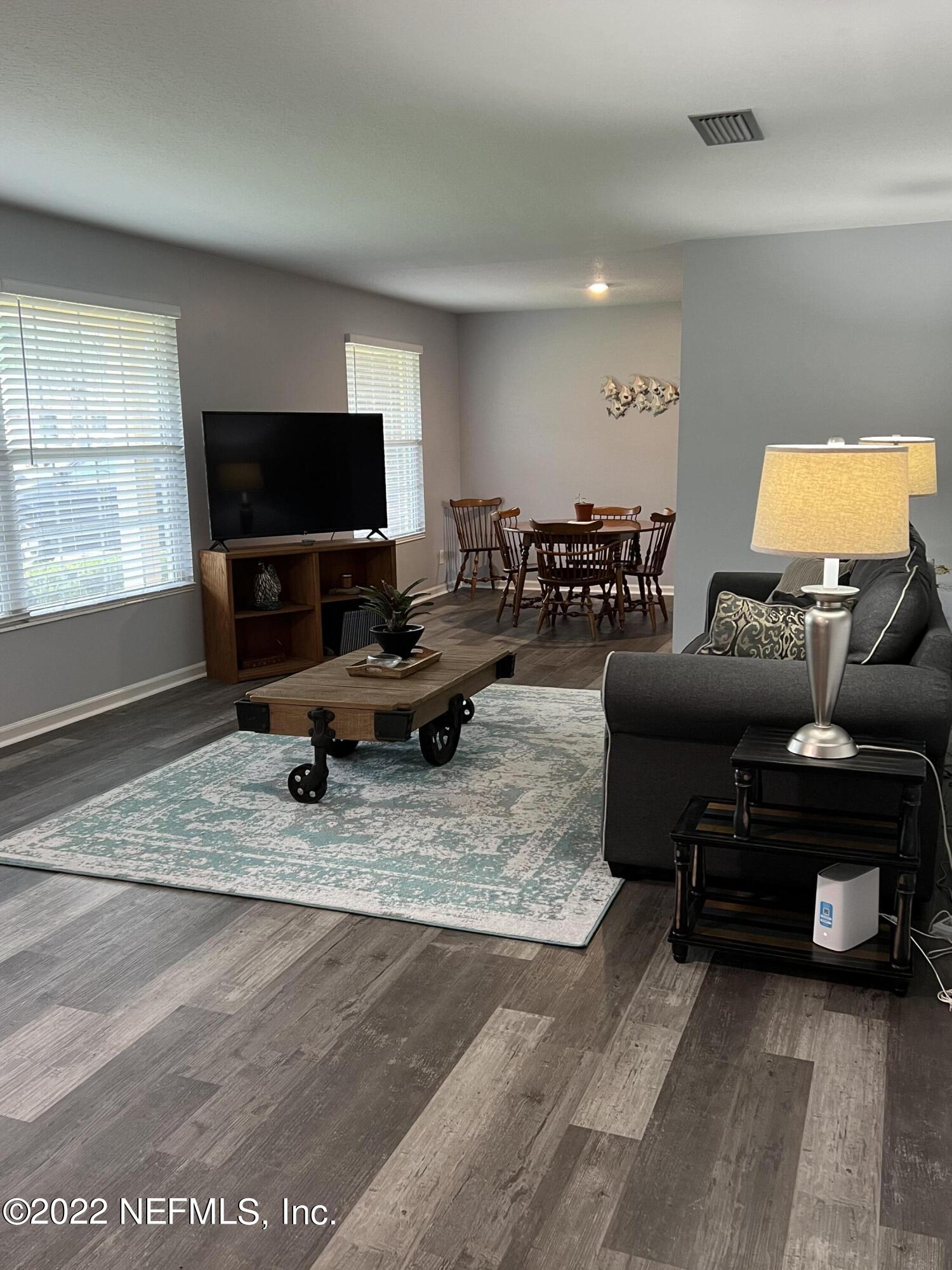 1043 Martinique Road Jacksonville, FL 32216 - Photo 5 of 24 Living to dining