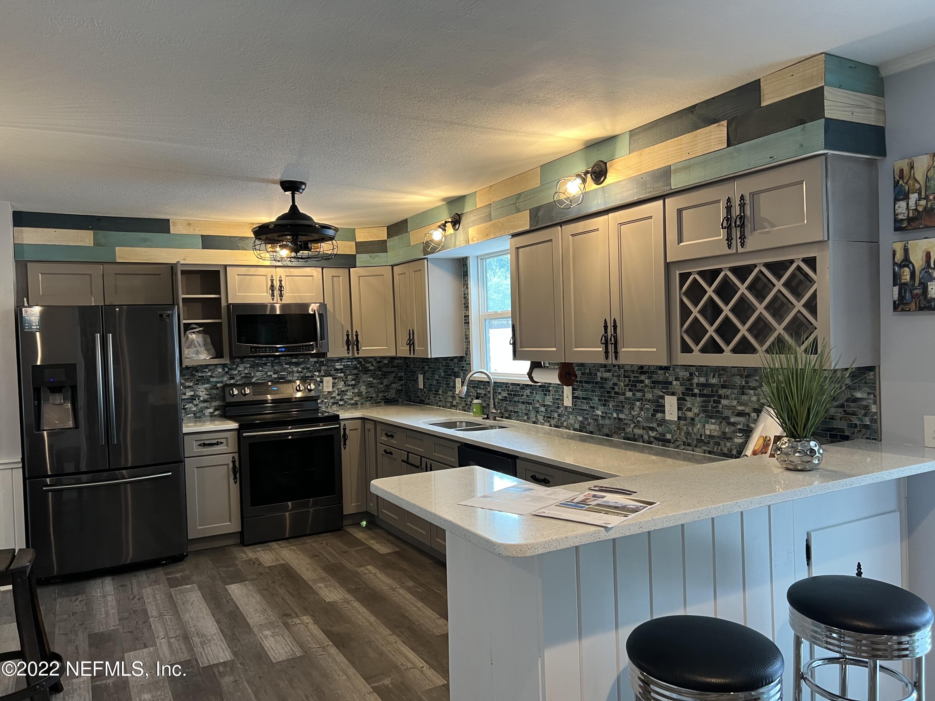 1043 Martinique Road Jacksonville, FL 32216 - Photo 7 of 24 Beautifully updated kitchen
