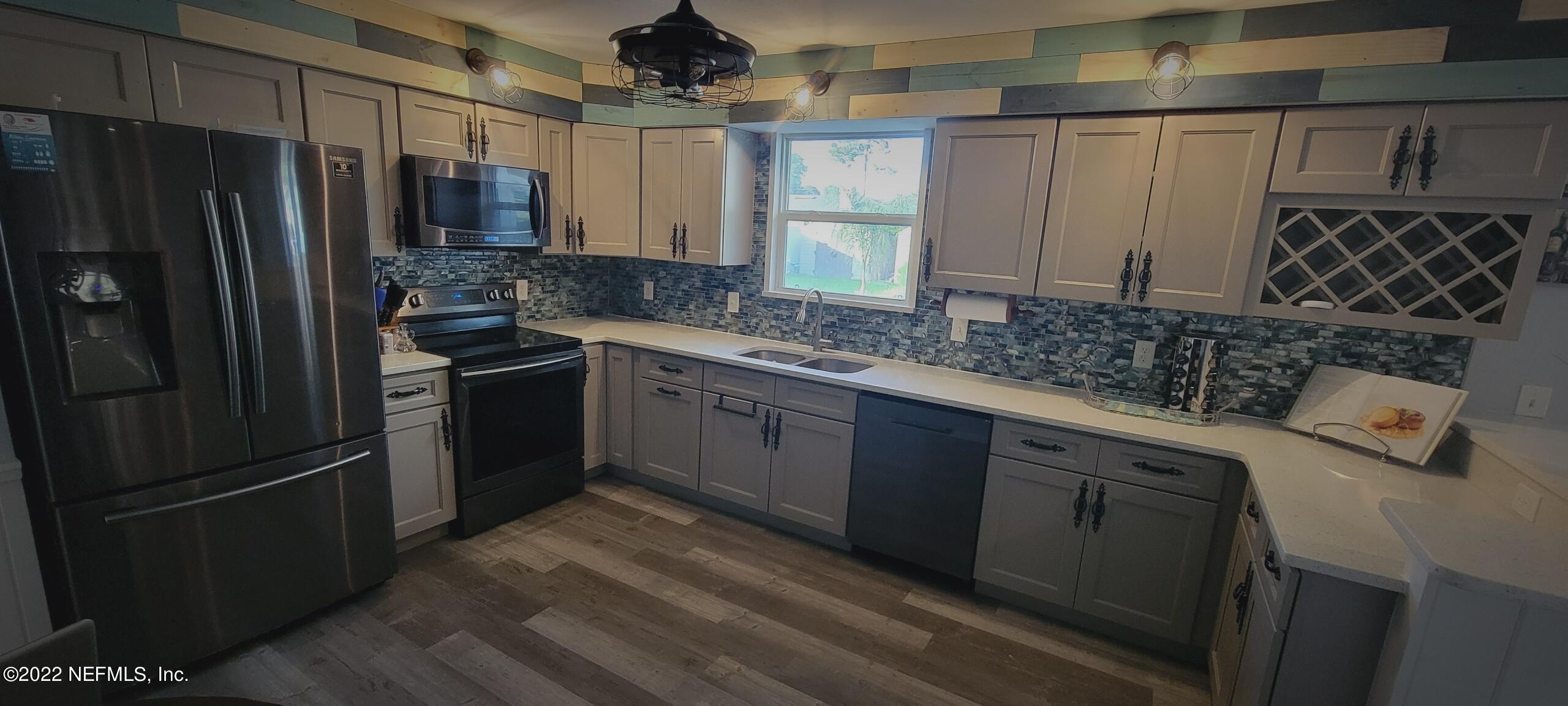 1043 Martinique Road Jacksonville, FL 32216 - Photo 8 of 24 A cooks dream