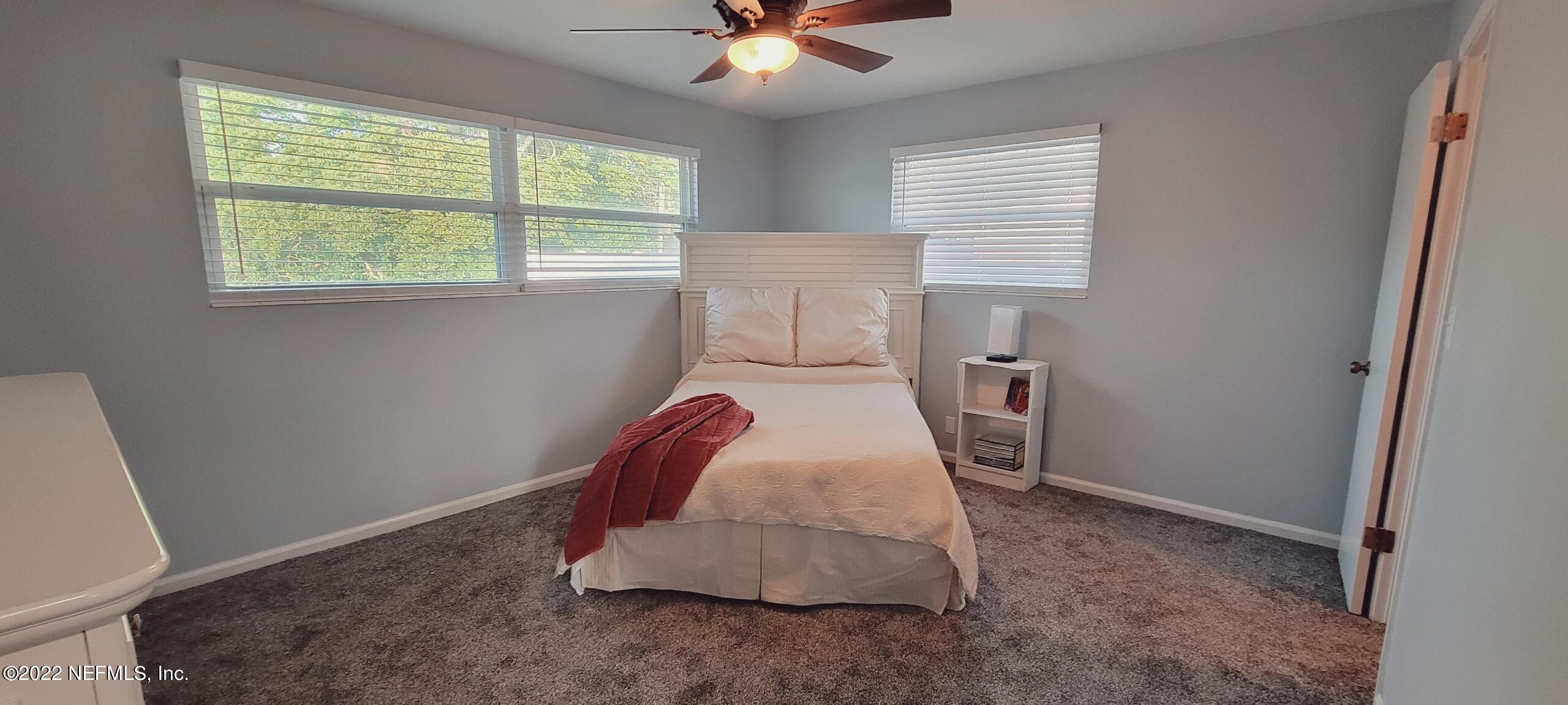 1043 Martinique Road Jacksonville, FL 32216 - Photo 10 of 24 Owner's bedroom