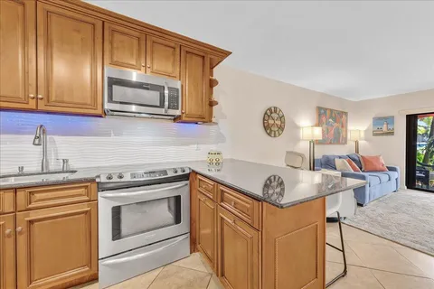 $249,900 | 2965 Northeast 8th Terrace, Unit 101, Oakland Park, FL 33334