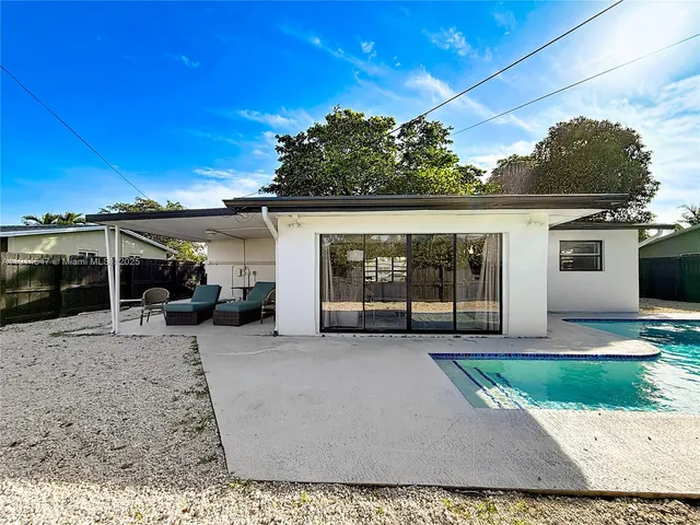 a view of a back yard of the house