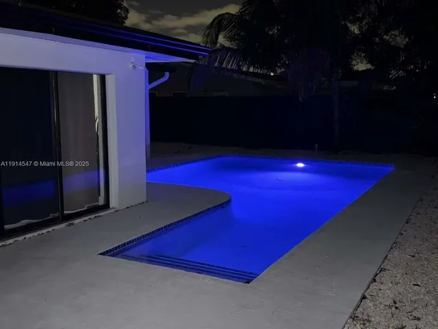 $3,950 | 600 North 66 Terrace, Hollywood, FL 33024