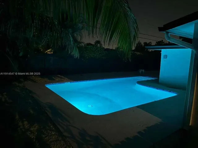 $3,950 | 600 North 66 Terrace, Hollywood, FL 33024