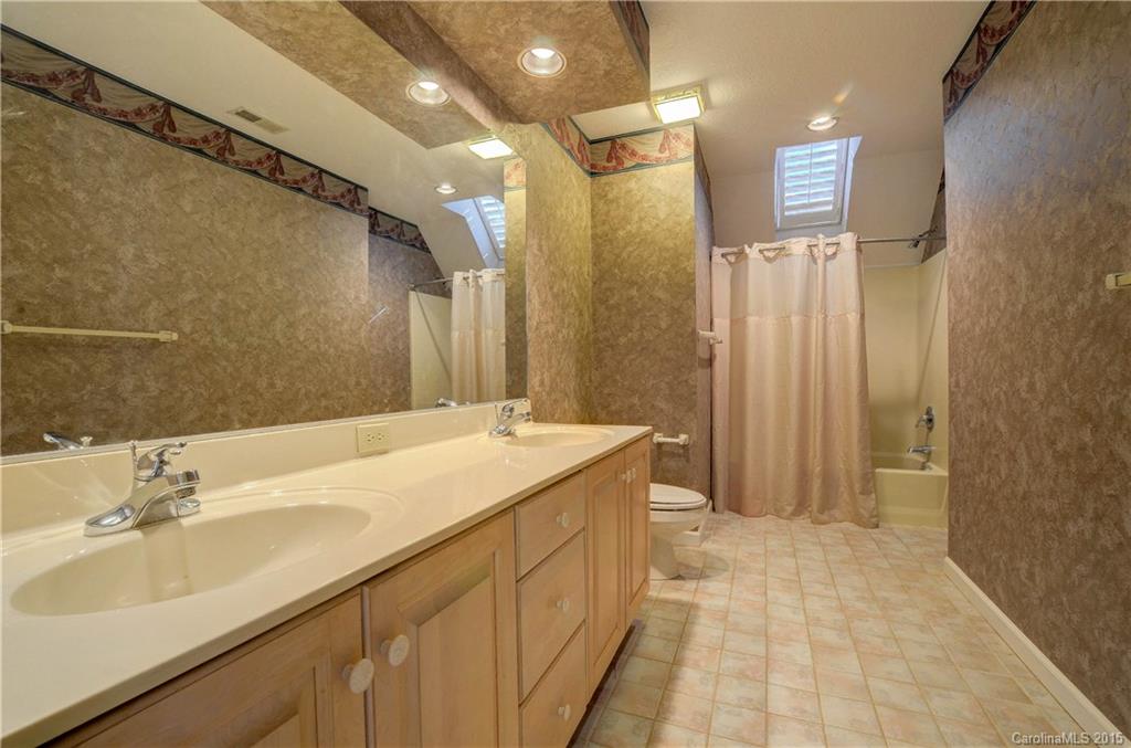 37 Fox Ridge Drive Fletcher, NC 28732 - Photo 12 of 24 Gallery Image 12