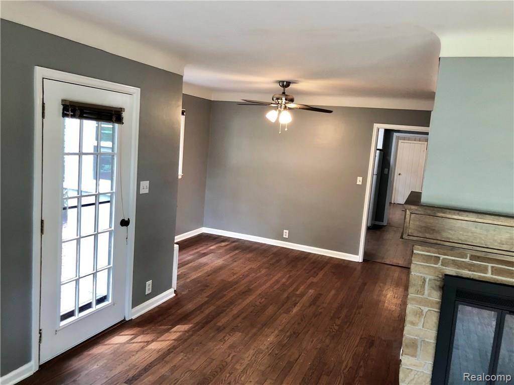 511 6th Street Fenton, MI 48430 - Photo 14 of 22 19FDB301-6220-4162-B128-7B5B6ED68285.jpeg