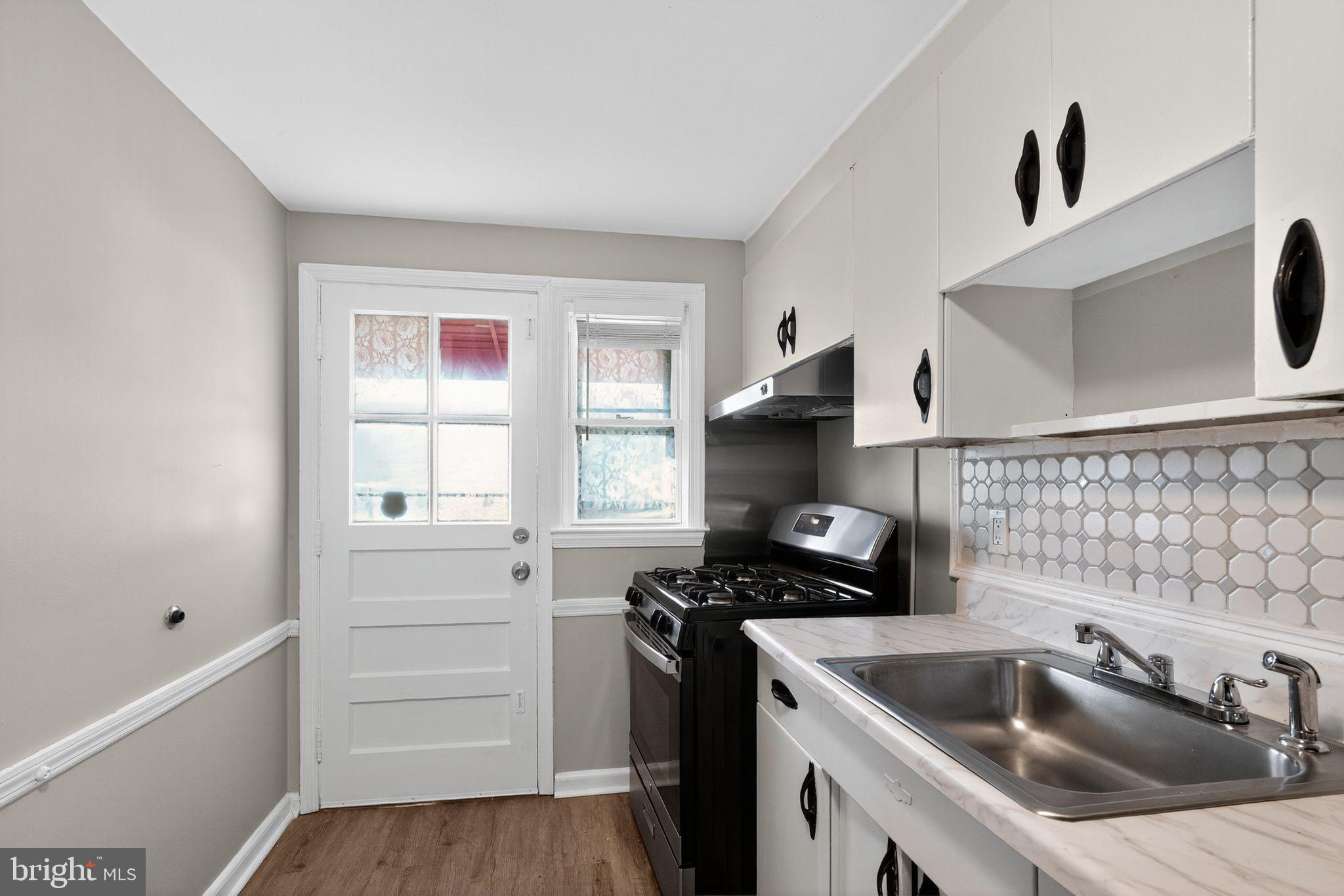 3658 Greenvale Road Baltimore, MD 21229 - Photo 12 of 30