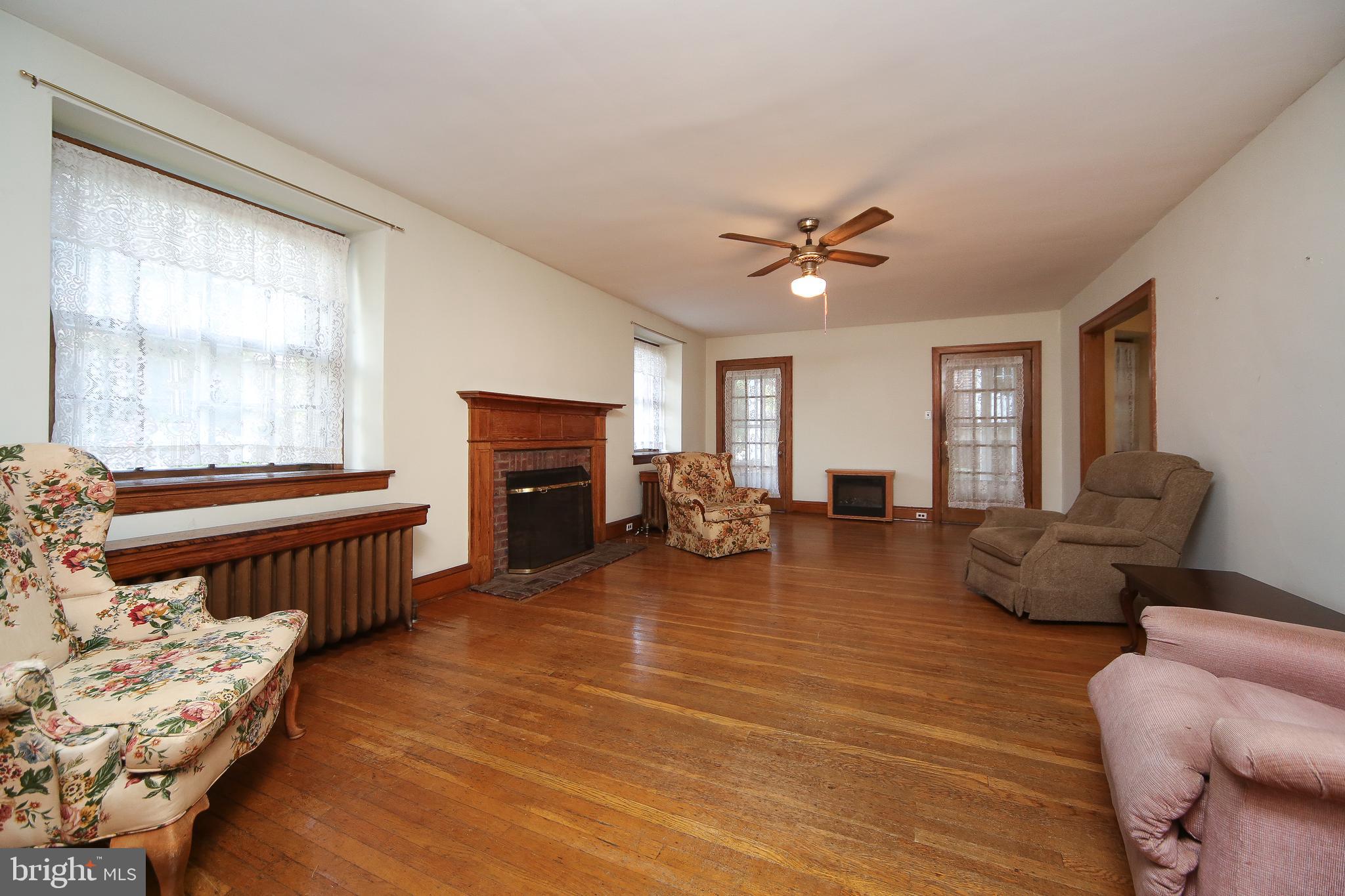 134 Rochelle Avenue Philadelphia, PA 19128 - Photo 3 of 28 Gallery Image 3