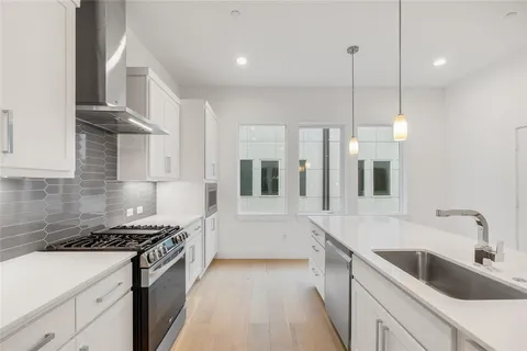 $4,170 | 3915 North Hall Street, Unit 302, Dallas, TX 75219
