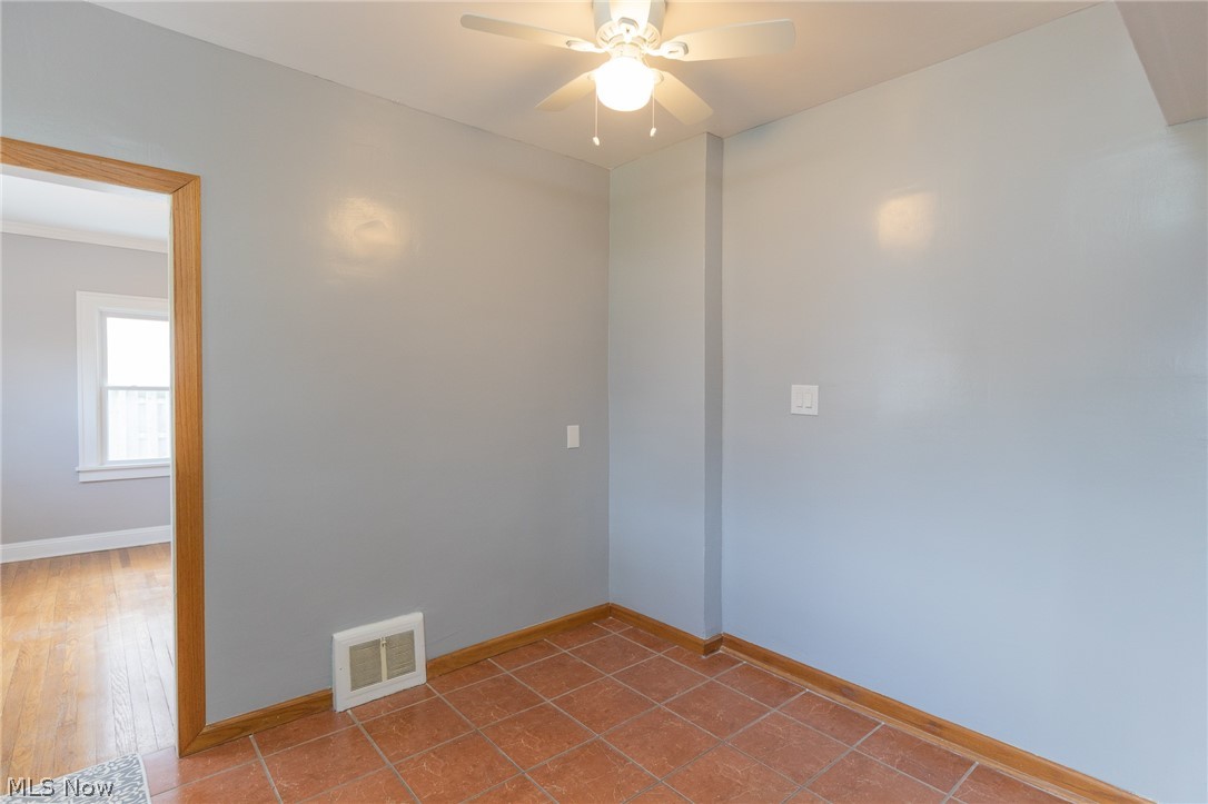 9204 Snow Road Cleveland, OH 44130 - Photo 13 of 33