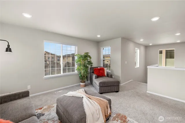 $749,950 | 32898 Pine Avenue Southeast, Black Diamond, WA 98010