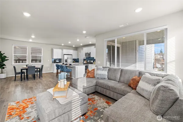 $735,000 | 32898 Pine Avenue Southeast, Black Diamond, WA 98010