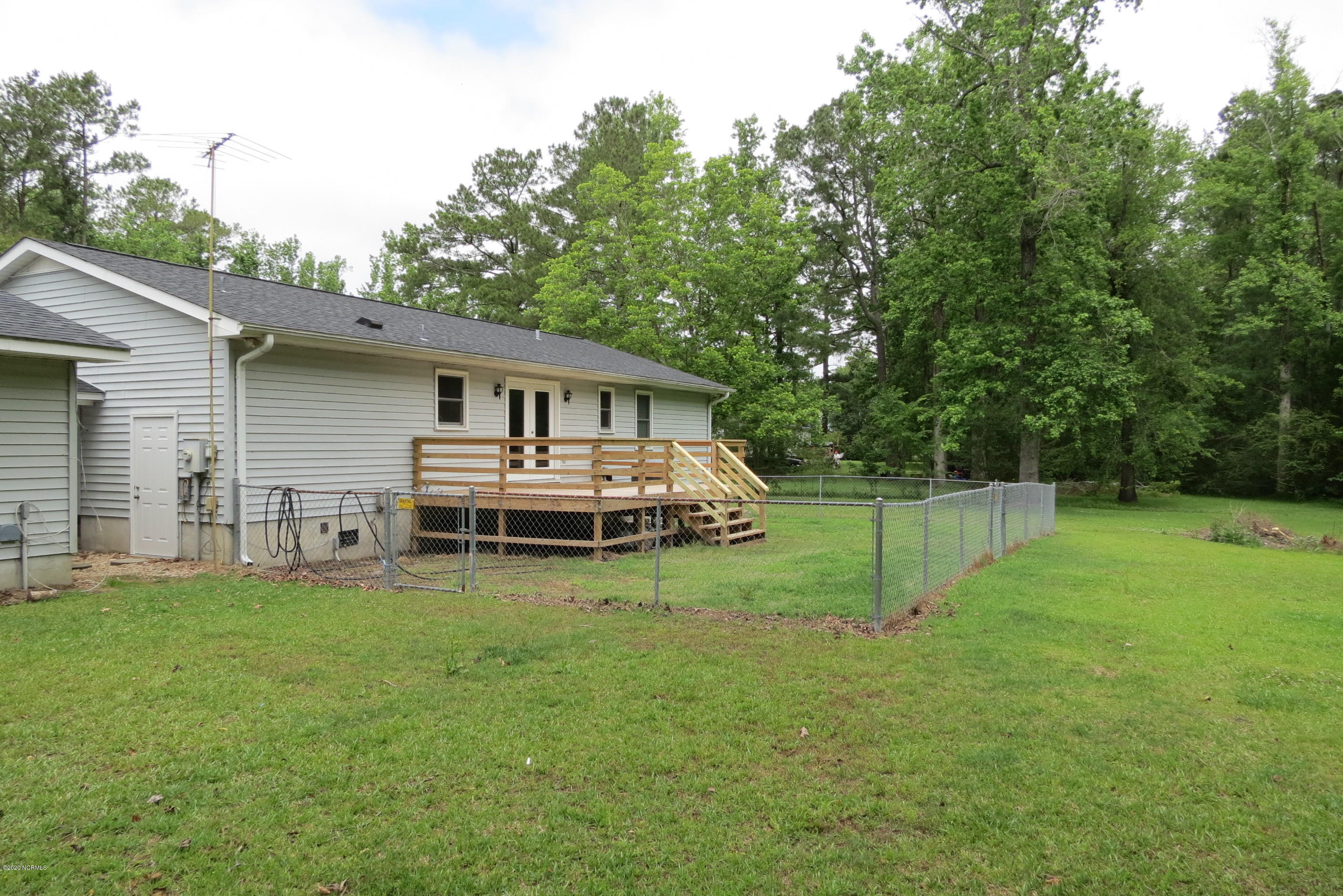 167 Harper Road Bayboro, NC 28515 - Photo 9 of 39 IMG_7263