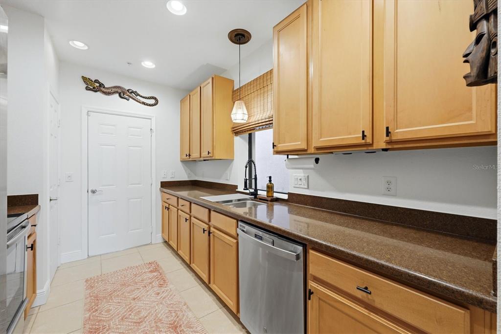 7210 Hamilton Road Bradenton, FL 34209 - Photo 5 of 48