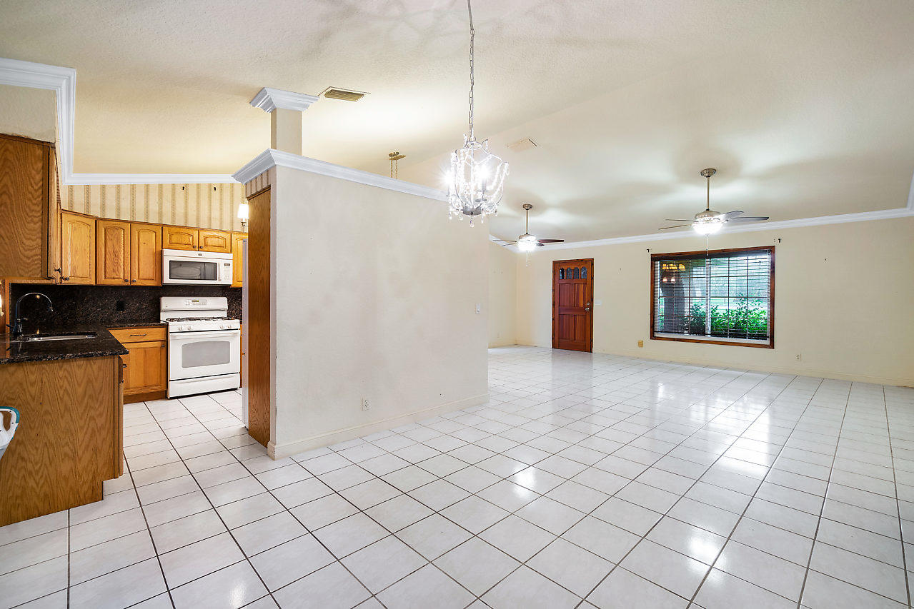 6889 High Ridge Road Lake Worth, FL 33462 - Photo 15 of 50 Dining Area