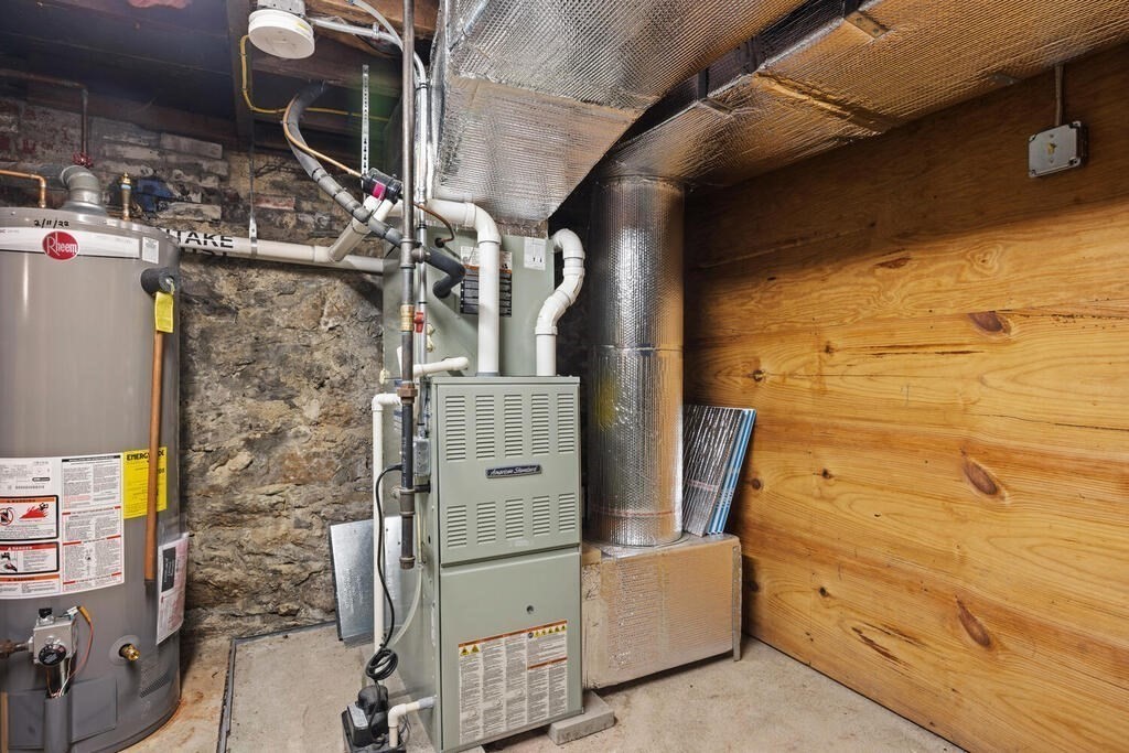 280 E Street, Unit 1 Boston, MA 02127 - Photo 17 of 19 a view of walk in closet