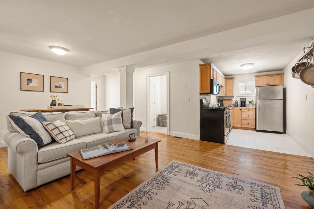 280 E Street, Unit 1 Boston, MA 02127 - Photo 5 of 19 a living room with furniture and kitchen view