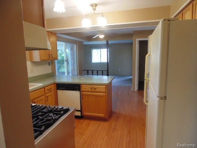 2866 Sandhurst Rochester Hills, MI 48307 - Photo 13 of 28