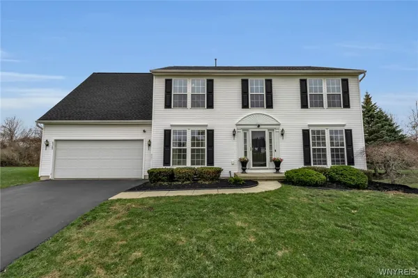 $474,900 | 6360 Green Valley Lane, Lockport Town, NY 14094