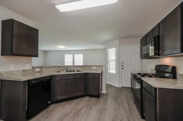 $1,835 | 213 Pronghorn Drive, Huntsville, TX 77320