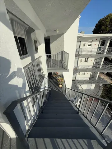 $2,000 | 7105 West 13th Avenue, Unit 402, Hialeah, FL 33014