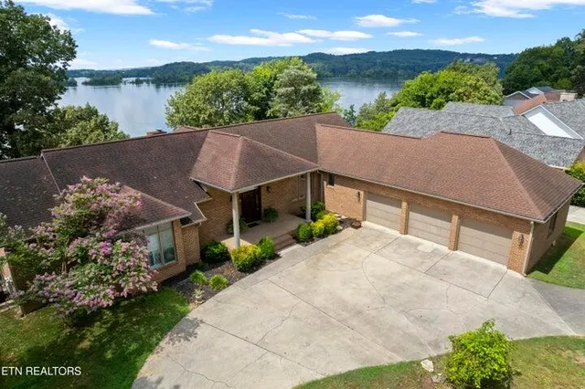 $1,199,000 | 201 High Pointe Village Way, Kingston, TN 37763