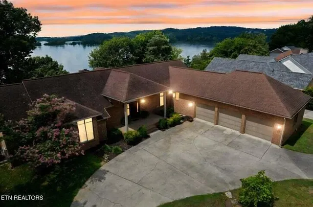 $1,199,000 | 201 High Pointe Village Way, Kingston, TN 37763