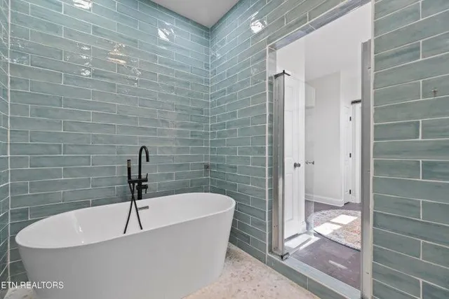 $1,199,000 | 201 High Pointe Village Way, Kingston, TN 37763