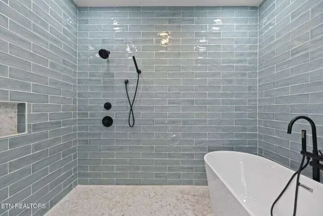 $1,199,000 | 201 High Pointe Village Way, Kingston, TN 37763