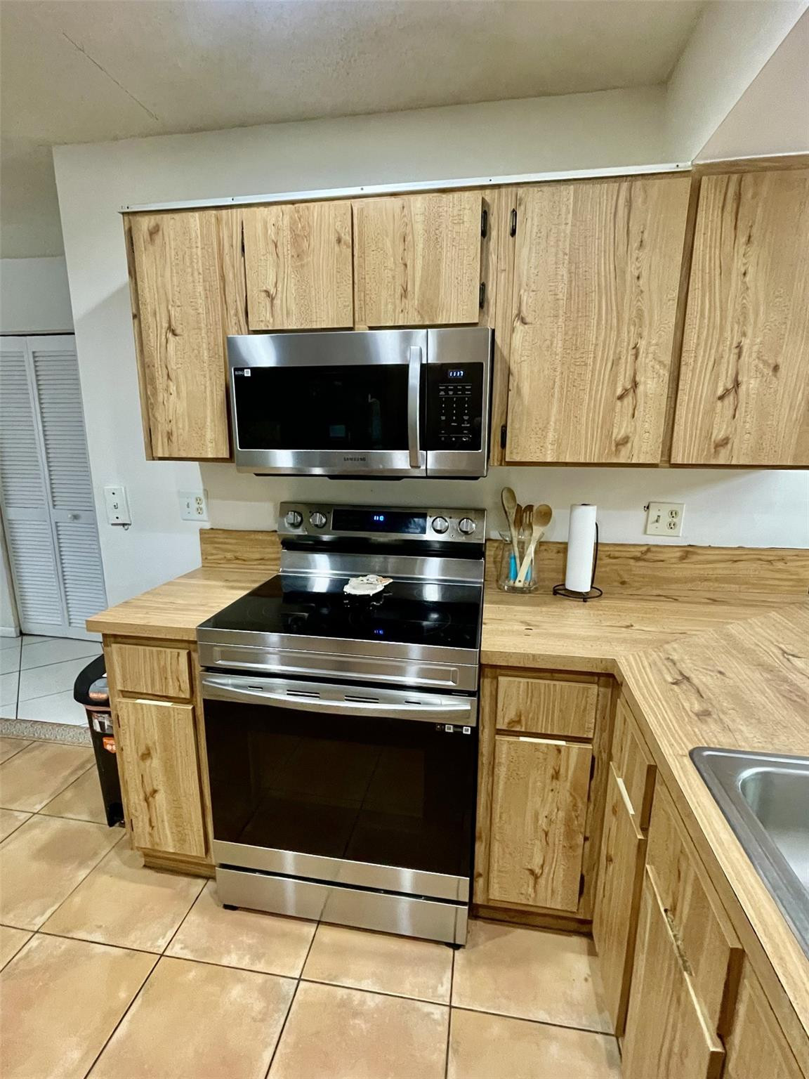 9787 Riverside Drive, Unit 624 Coral Springs, FL 33071 - Photo 7 of 21 a kitchen with a stove and a microwave