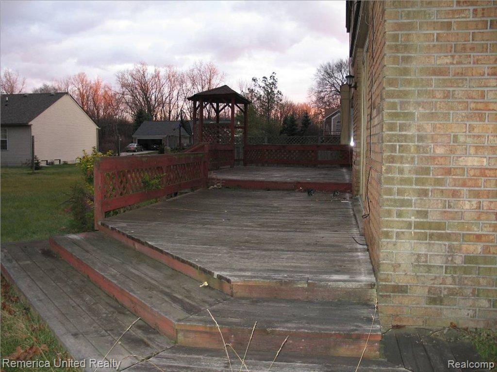 3371 South John Hix Road Wayne, MI 48184 - Photo 3 of 17 deck steps