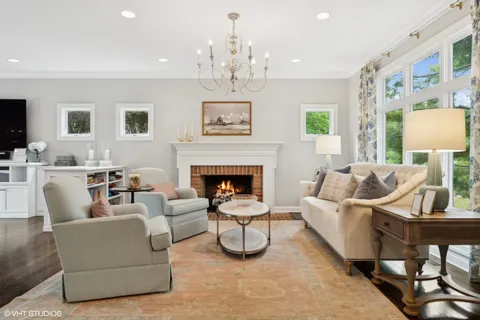$1,790,000 | 685 Pine Court, Lake Bluff, IL 60044