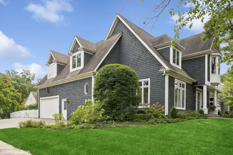 $1,790,000 | 685 Pine Court, Lake Bluff, IL 60044