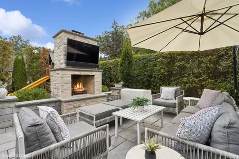 $1,790,000 | 685 Pine Court, Lake Bluff, IL 60044