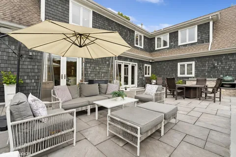 $1,790,000 | 685 Pine Court, Lake Bluff, IL 60044