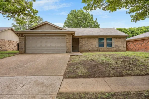 $2,000 | 6219 Kelly Elliott Road, Arlington, TX 76001