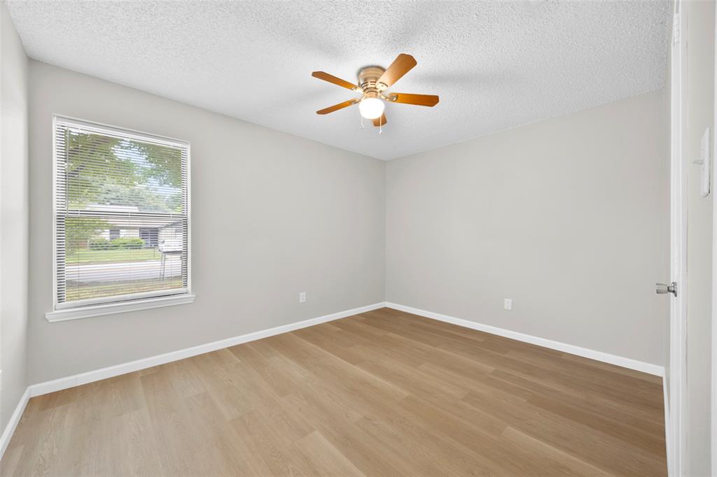 6219 Kelly Elliott Road Arlington, TX 76001 - Photo 15 of 17 Bedroom #3